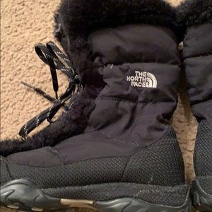 Woman’s North Face Winter Boots 👢